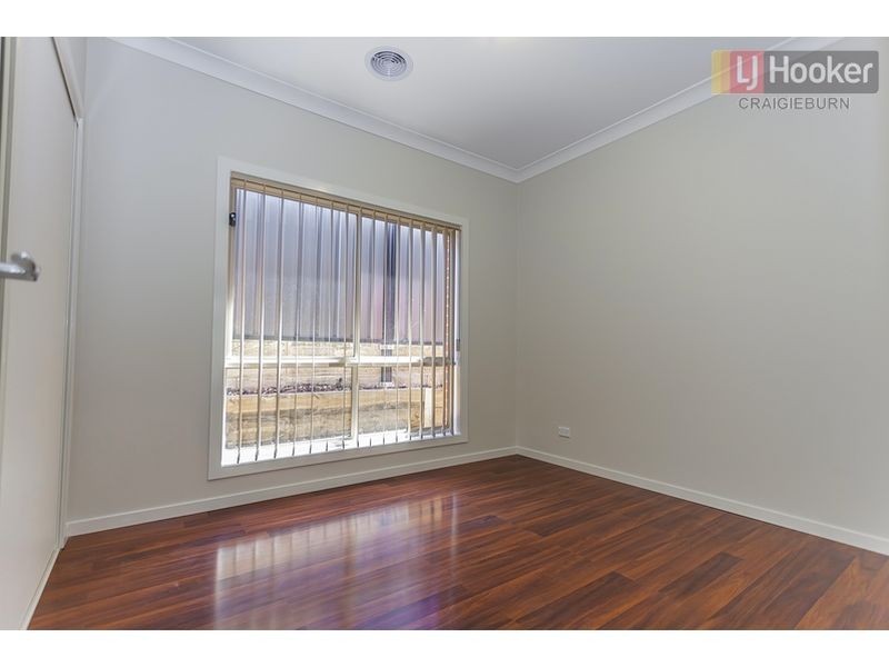 4a Koomba Cres, Roxburgh Park VIC 3064