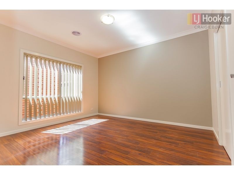 4a Koomba Cres, Roxburgh Park VIC 3064