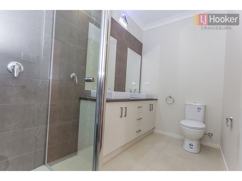 4a Koomba Cres, Roxburgh Park VIC 3064