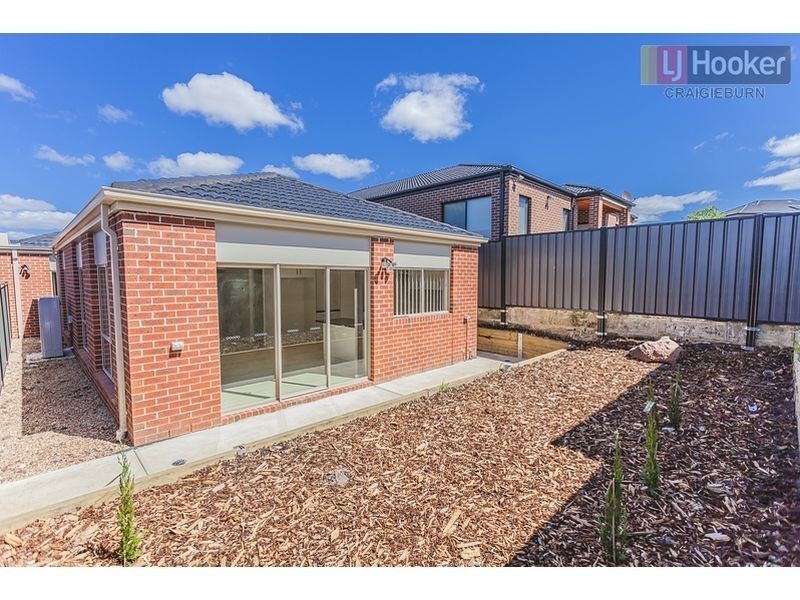 4a Koomba Cres, Roxburgh Park VIC 3064