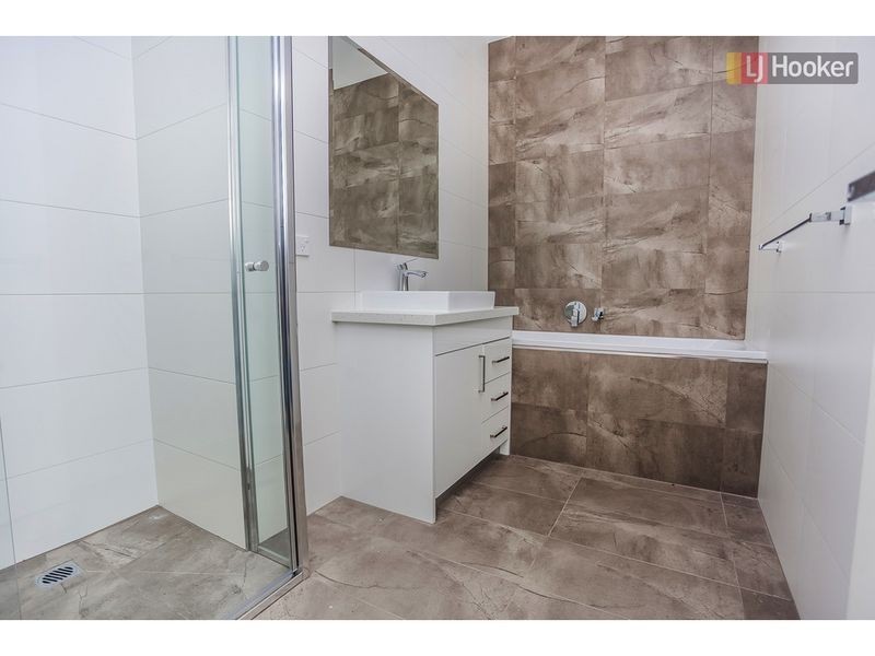 32 Faith Grange Road, Craigieburn VIC 3064