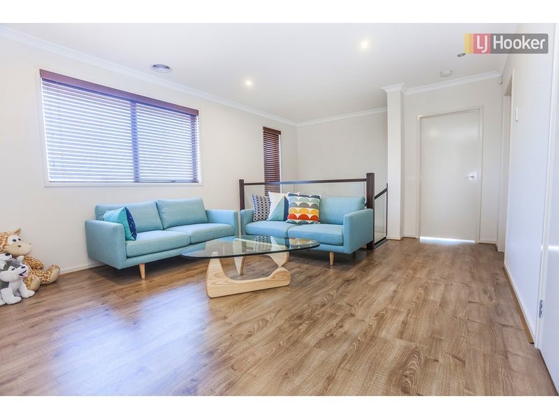 10 Scoria Circuit, Craigieburn VIC 3064