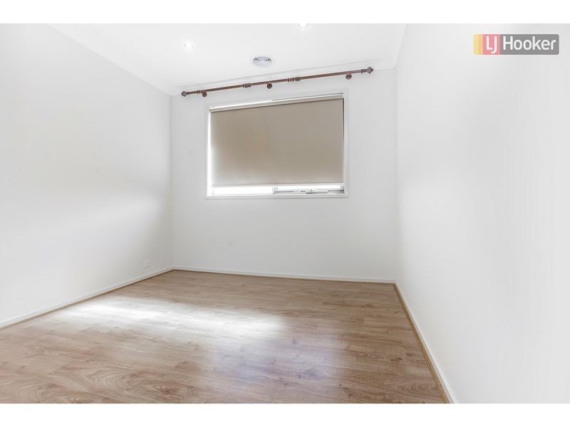 10 Scoria Circuit, Craigieburn VIC 3064