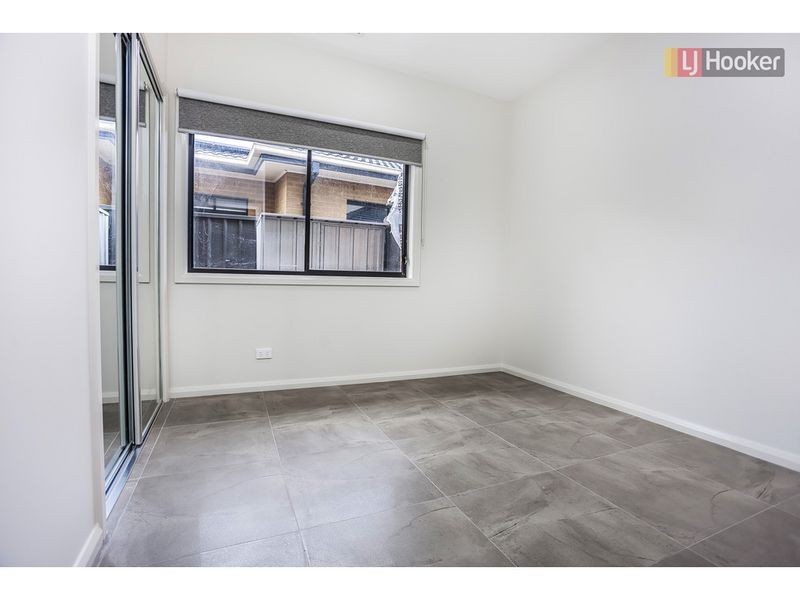 8a Plaza Court, Roxburgh Park VIC 3064