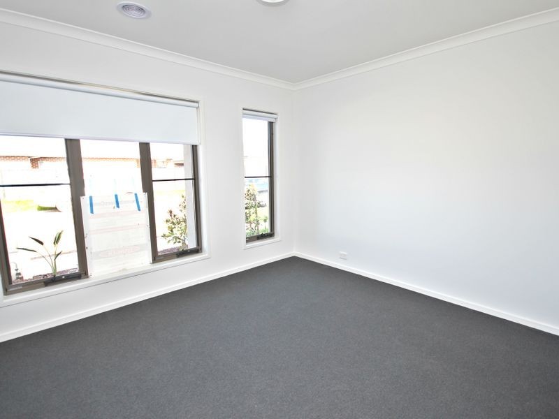 11 Sandwood Place, Craigieburn VIC 3064