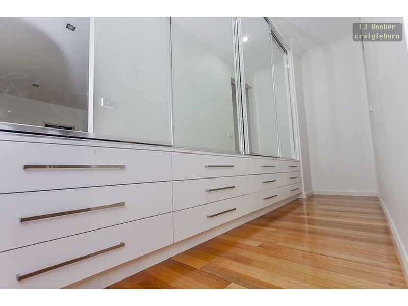 4 Ravenwoods Way, Craigieburn VIC 3064