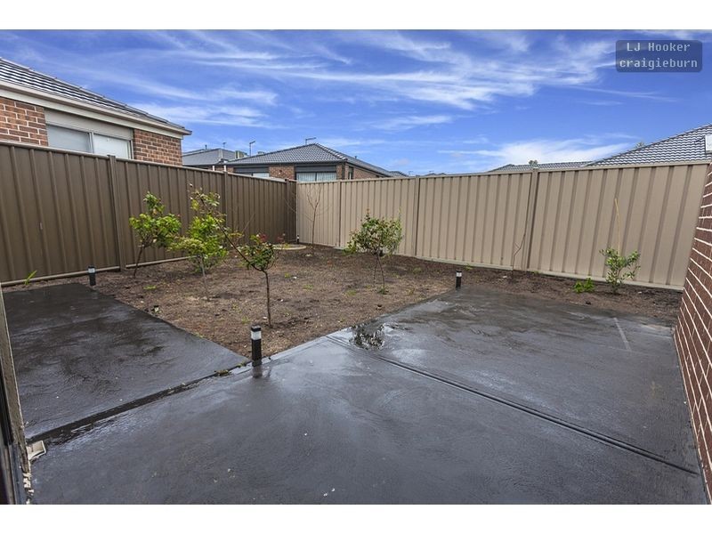 4 Ravenwoods Way, Craigieburn VIC 3064