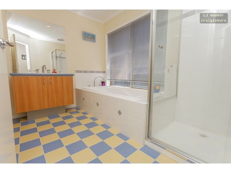 6 Crouch Court, Roxburgh Park VIC 3064