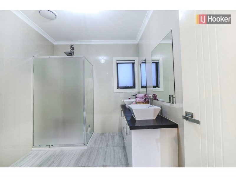 5 Recreation Street, Roxburgh Park VIC 3064