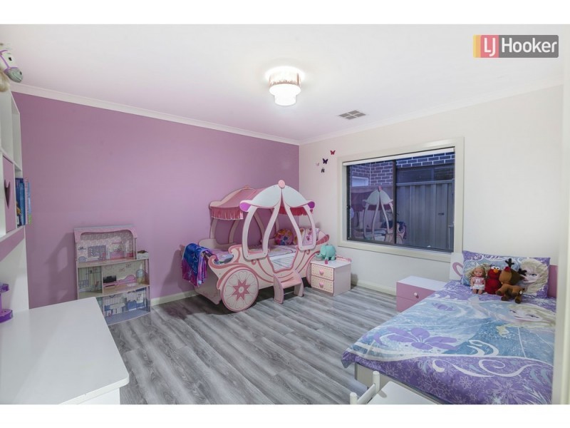 5 Recreation Street, Roxburgh Park VIC 3064