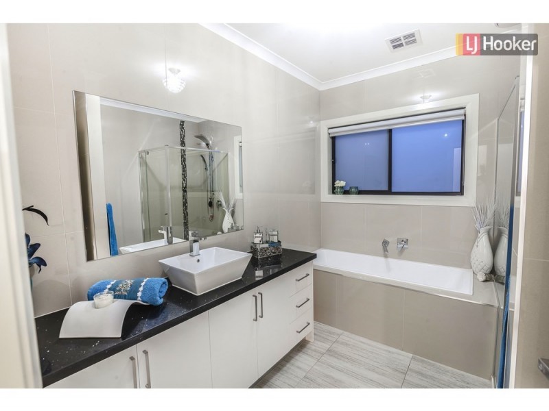 5 Recreation Street, Roxburgh Park VIC 3064