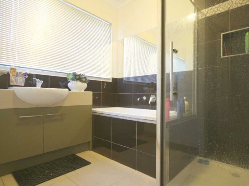 25 Millicent Drive, Craigieburn VIC 3064
