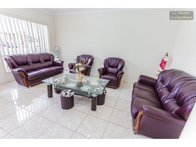 6 Tallarook St, Craigieburn VIC 3064