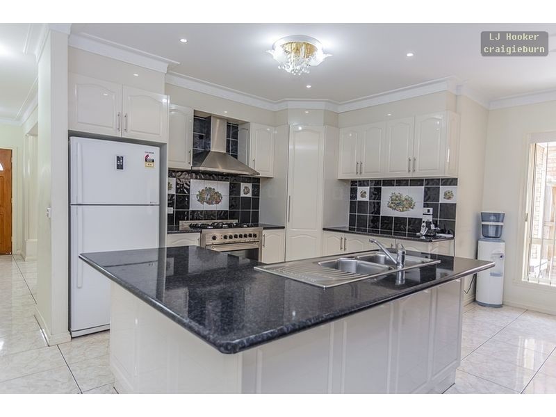 6 Tallarook St, Craigieburn VIC 3064