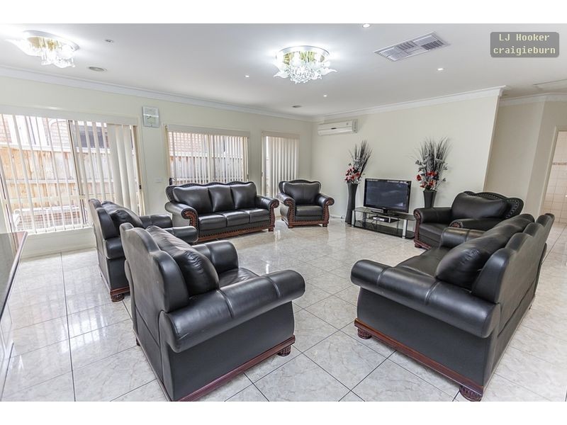 6 Tallarook St, Craigieburn VIC 3064