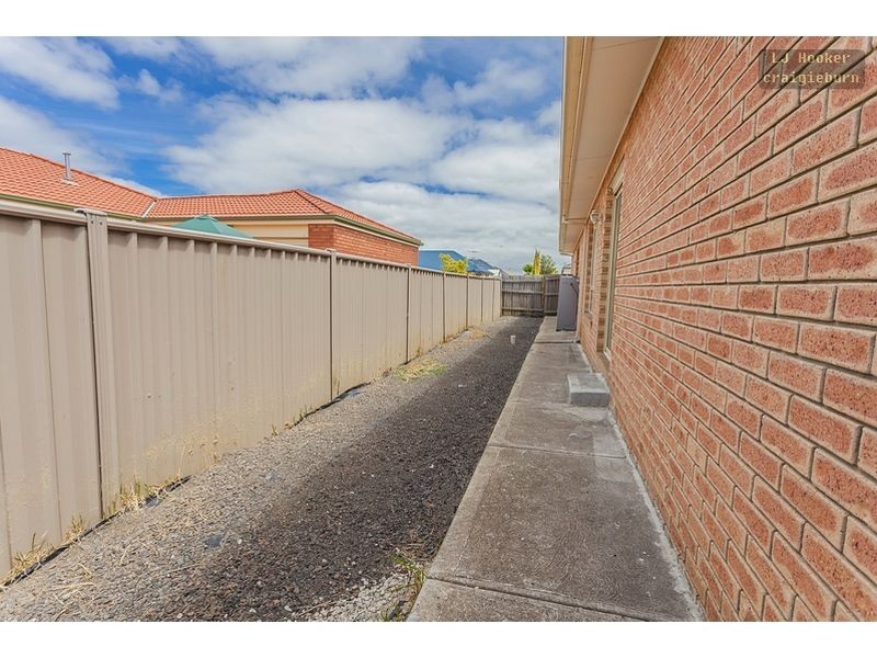 6 Tallarook St, Craigieburn VIC 3064