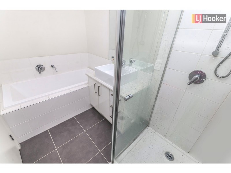 61 Valiant Crescent, Craigieburn VIC 3064