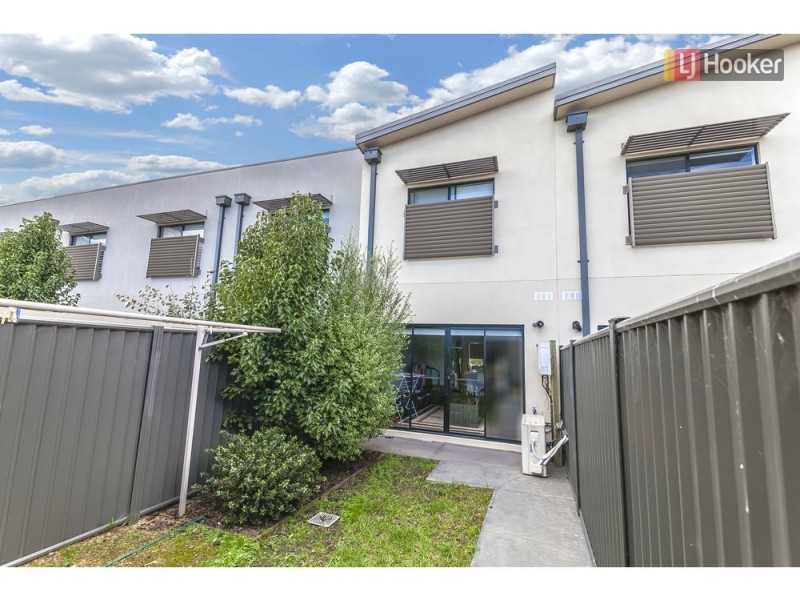 61 Valiant Crescent, Craigieburn VIC 3064