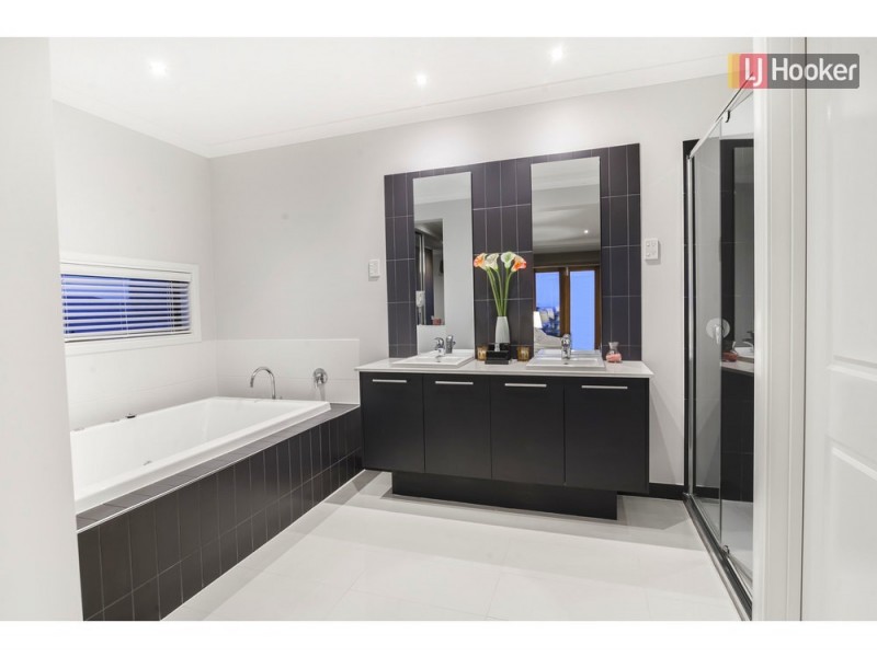 4 Lysterfield Drive, Greenvale VIC 3059