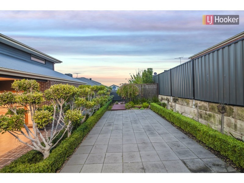 4 Lysterfield Drive, Greenvale VIC 3059