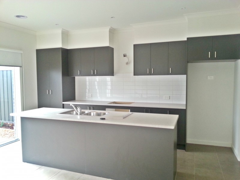 37 Kirkstead Grove, Craigieburn VIC 3064