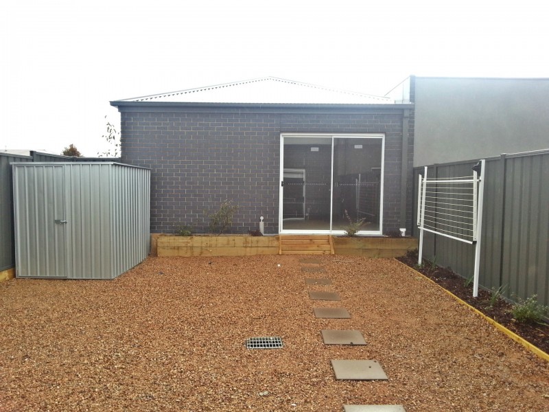 37 Kirkstead Grove, Craigieburn VIC 3064