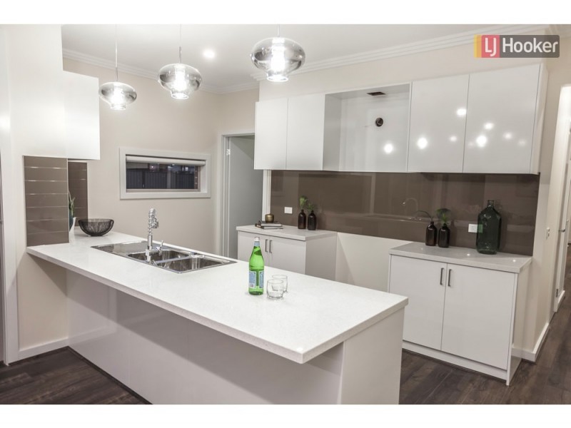 46 Peninsula Crescent, Craigieburn VIC 3064