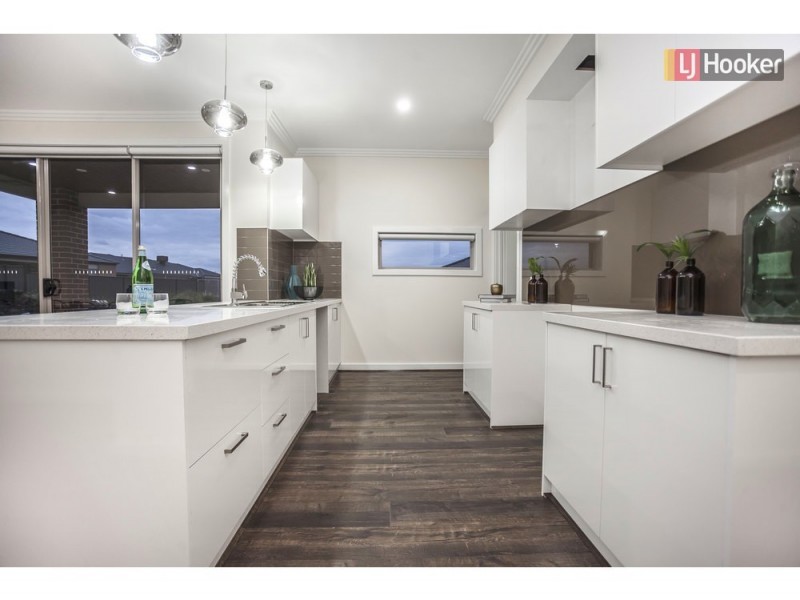 46 Peninsula Crescent, Craigieburn VIC 3064