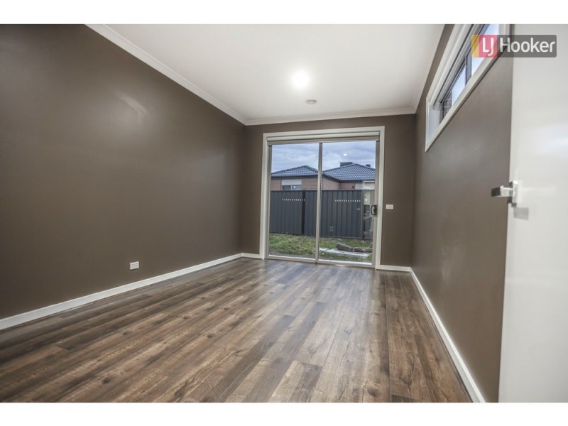 46 Peninsula Crescent, Craigieburn VIC 3064