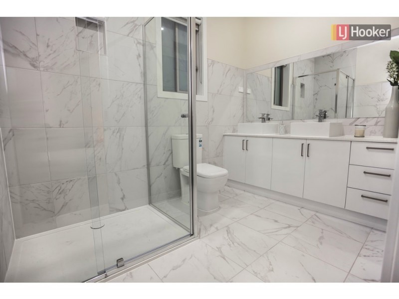 46 Peninsula Crescent, Craigieburn VIC 3064