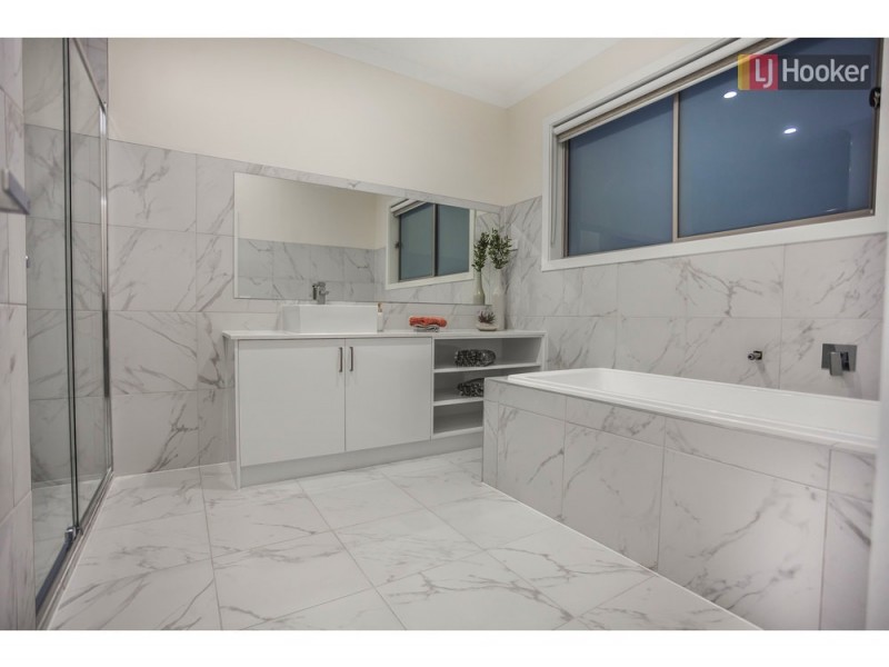 46 Peninsula Crescent, Craigieburn VIC 3064