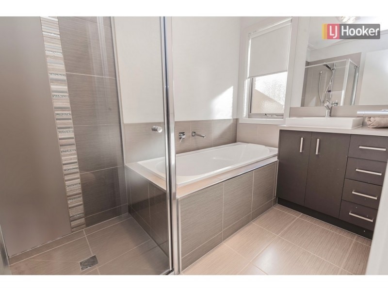 18 Howren Terrace, Greenvale VIC 3059