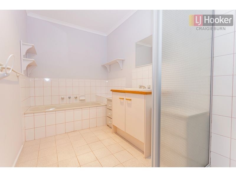 1/156 Hothlyn Drive, Craigieburn VIC 3064