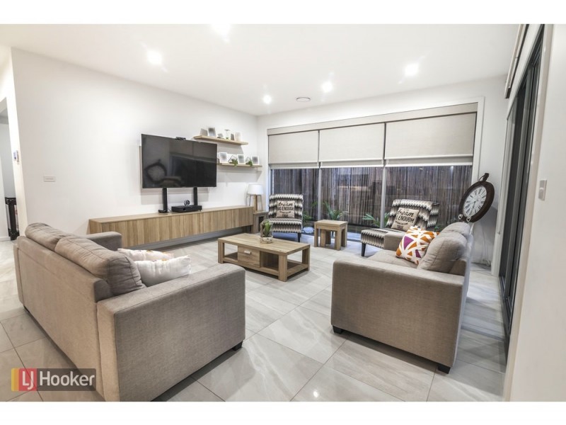24 Peninsula Crescent, Craigieburn VIC 3064