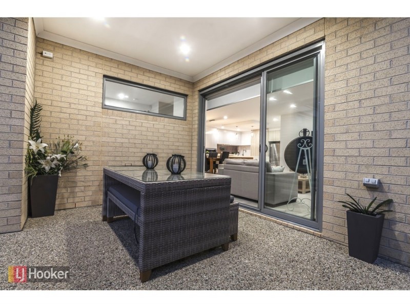 24 Peninsula Crescent, Craigieburn VIC 3064