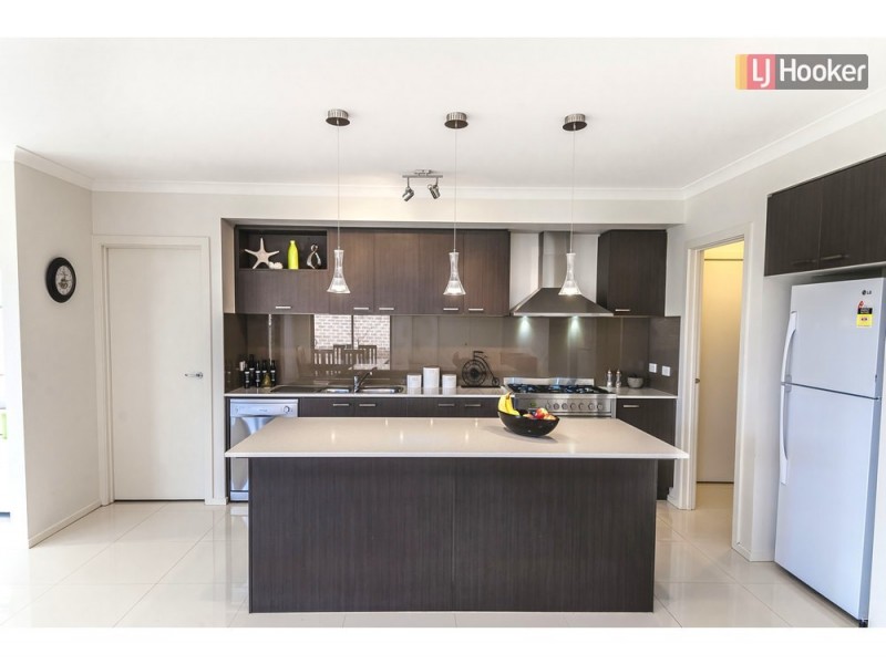 5 Montpellier Crescent, Craigieburn VIC 3064