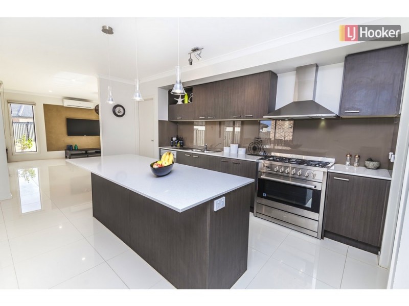 5 Montpellier Crescent, Craigieburn VIC 3064