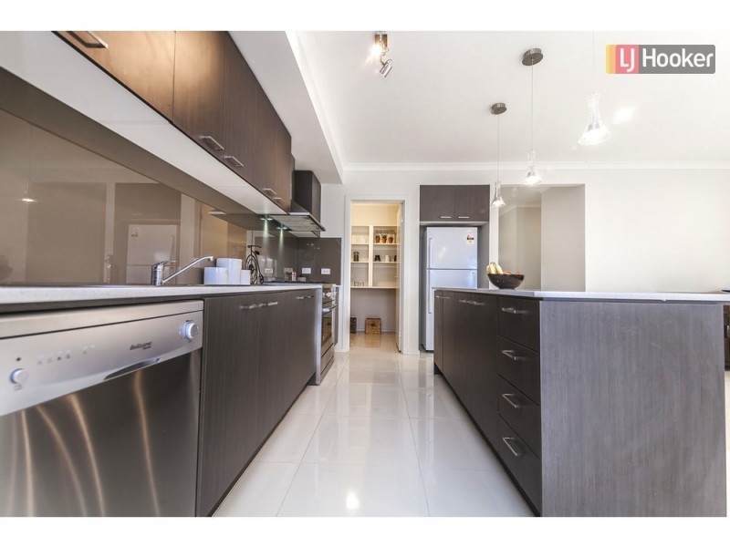 5 Montpellier Crescent, Craigieburn VIC 3064