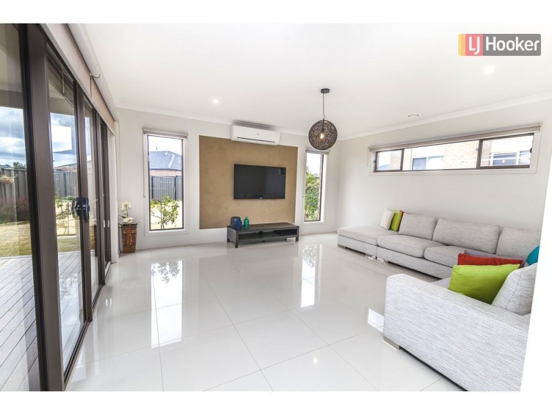 5 Montpellier Crescent, Craigieburn VIC 3064