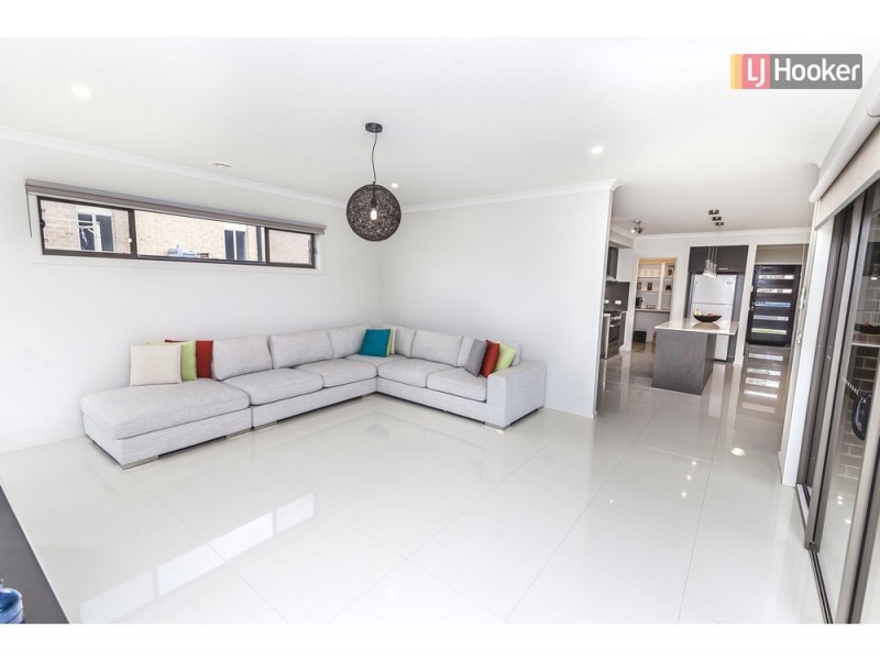 5 Montpellier Crescent, Craigieburn VIC 3064
