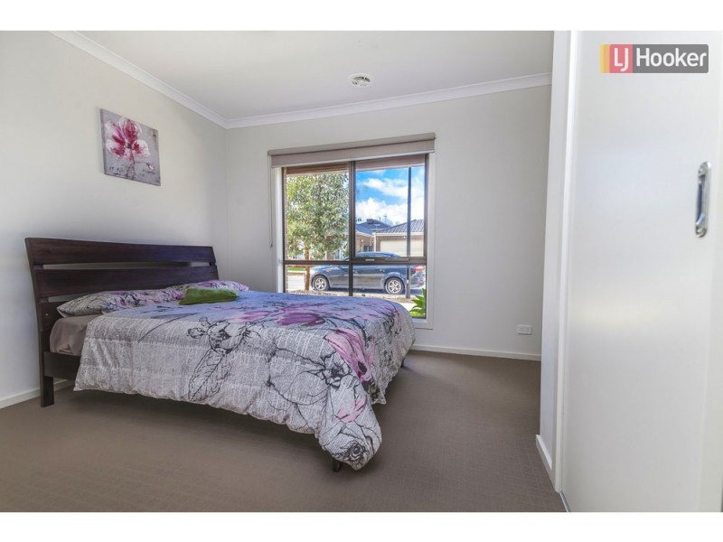 5 Montpellier Crescent, Craigieburn VIC 3064