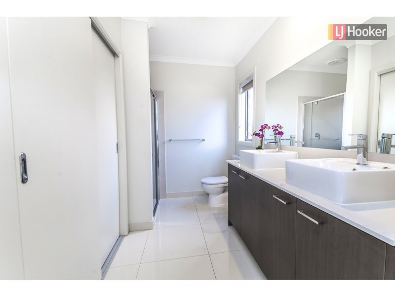 5 Montpellier Crescent, Craigieburn VIC 3064