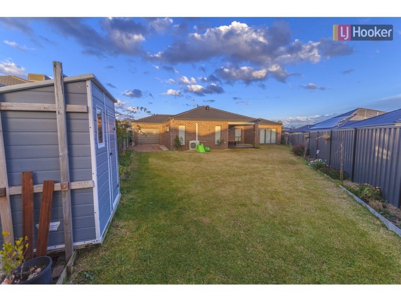 5 Montpellier Crescent, Craigieburn VIC 3064