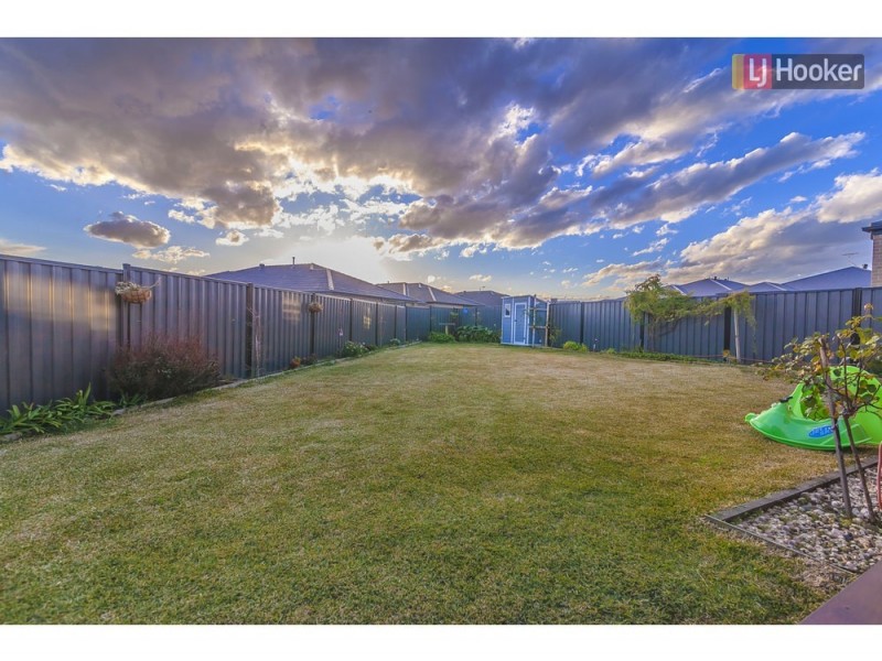 5 Montpellier Crescent, Craigieburn VIC 3064