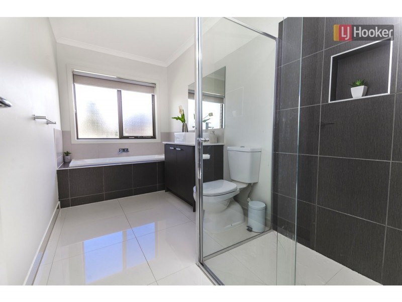 5 Montpellier Crescent, Craigieburn VIC 3064