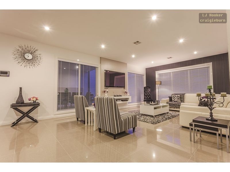 11 Westbury Parkway, Roxburgh Park VIC 3064