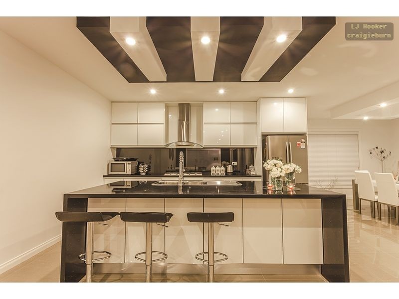 11 Westbury Parkway, Roxburgh Park VIC 3064