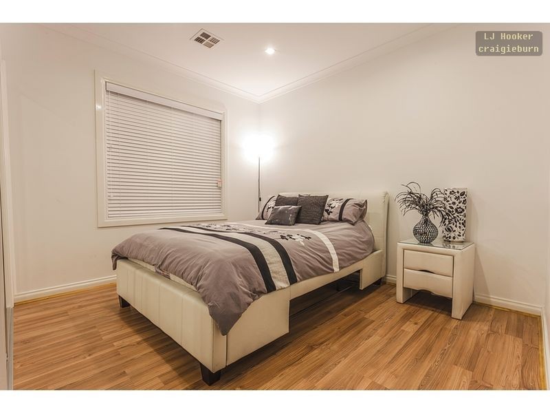 11 Westbury Parkway, Roxburgh Park VIC 3064