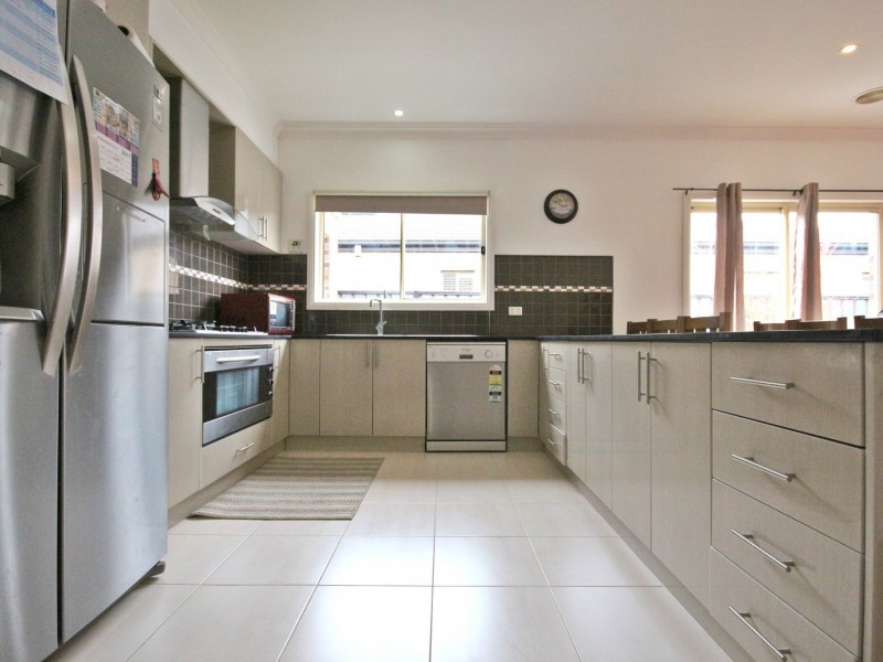 37 Brickwood Circuit, Craigieburn VIC 3064