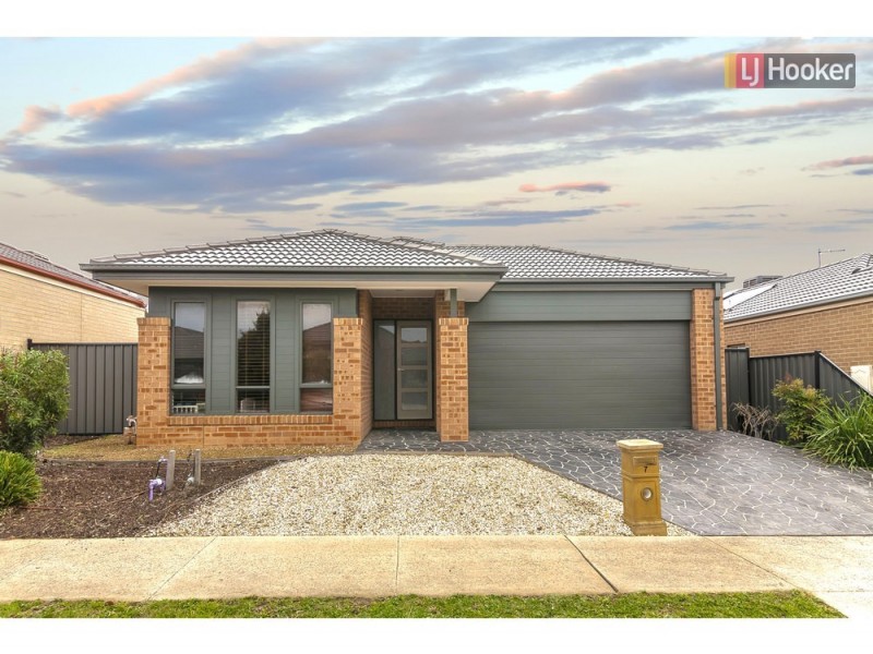 7 Bottlebrush Rd, Craigieburn VIC 3064